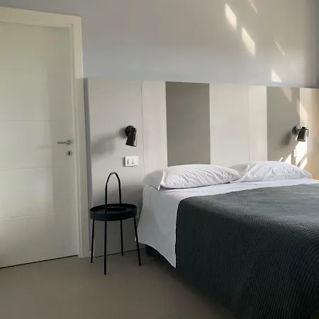 Della Posta אורחן Castelplanio